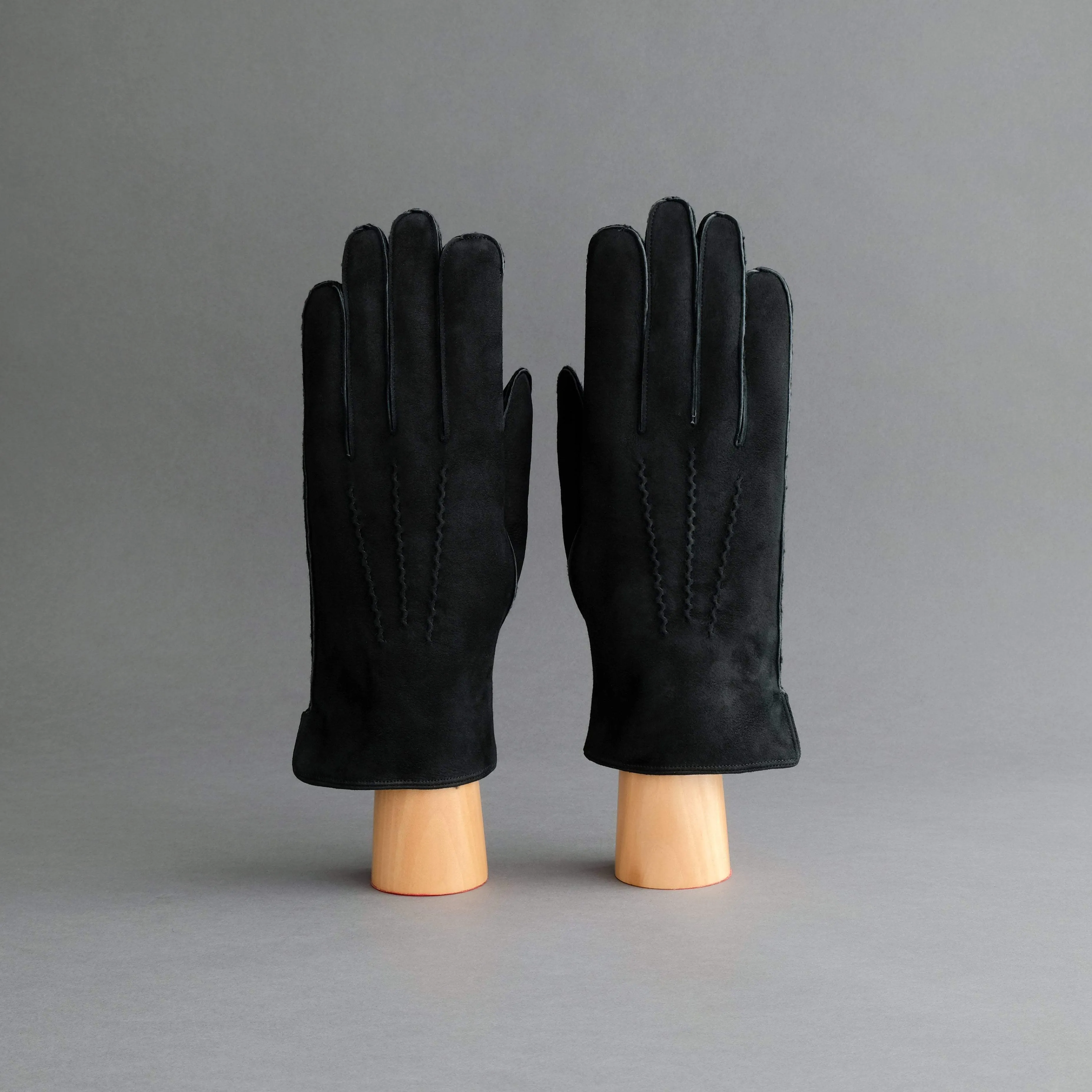 Gentlemen's Gloves From Black Curly Lambskin