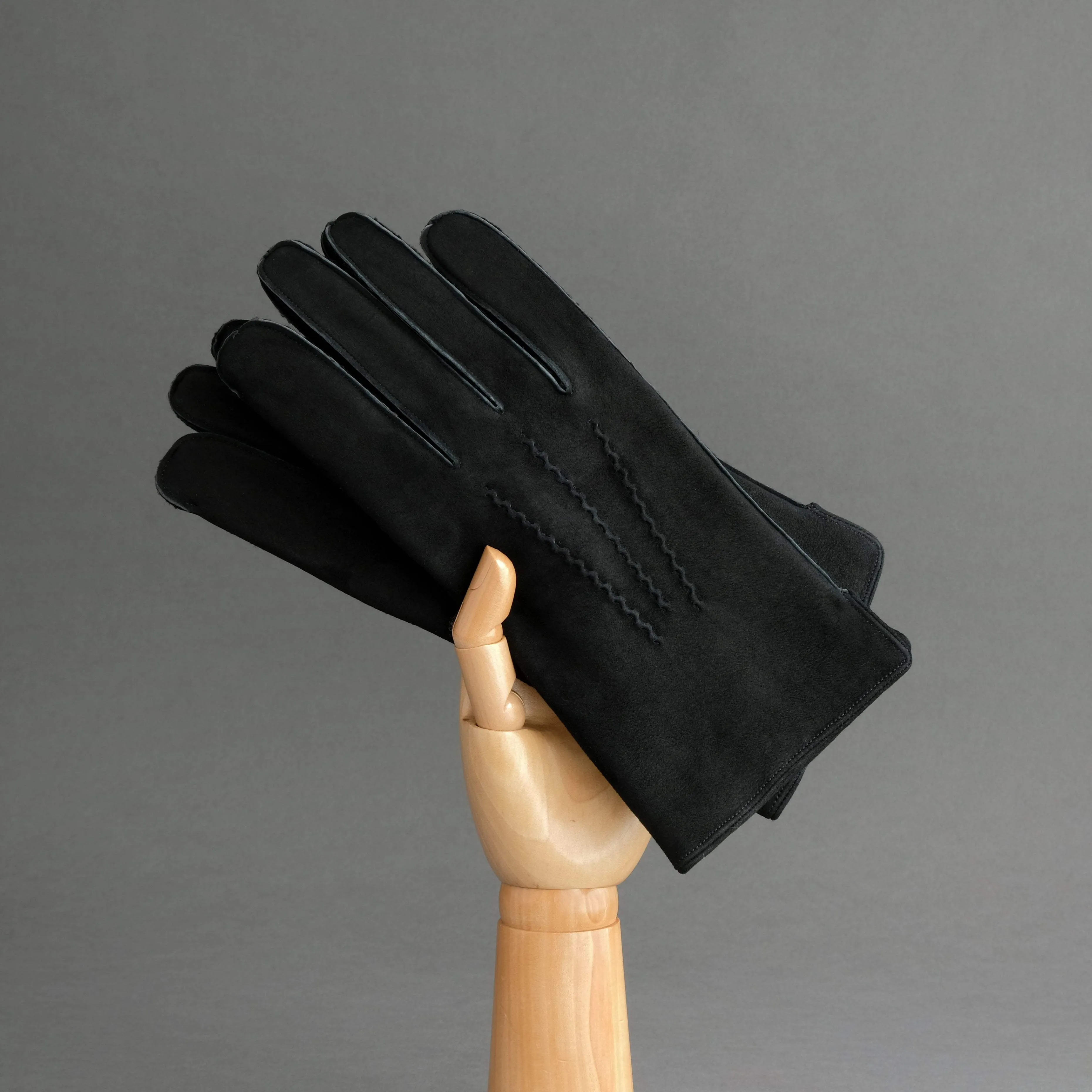 Gentlemen's Gloves From Black Curly Lambskin