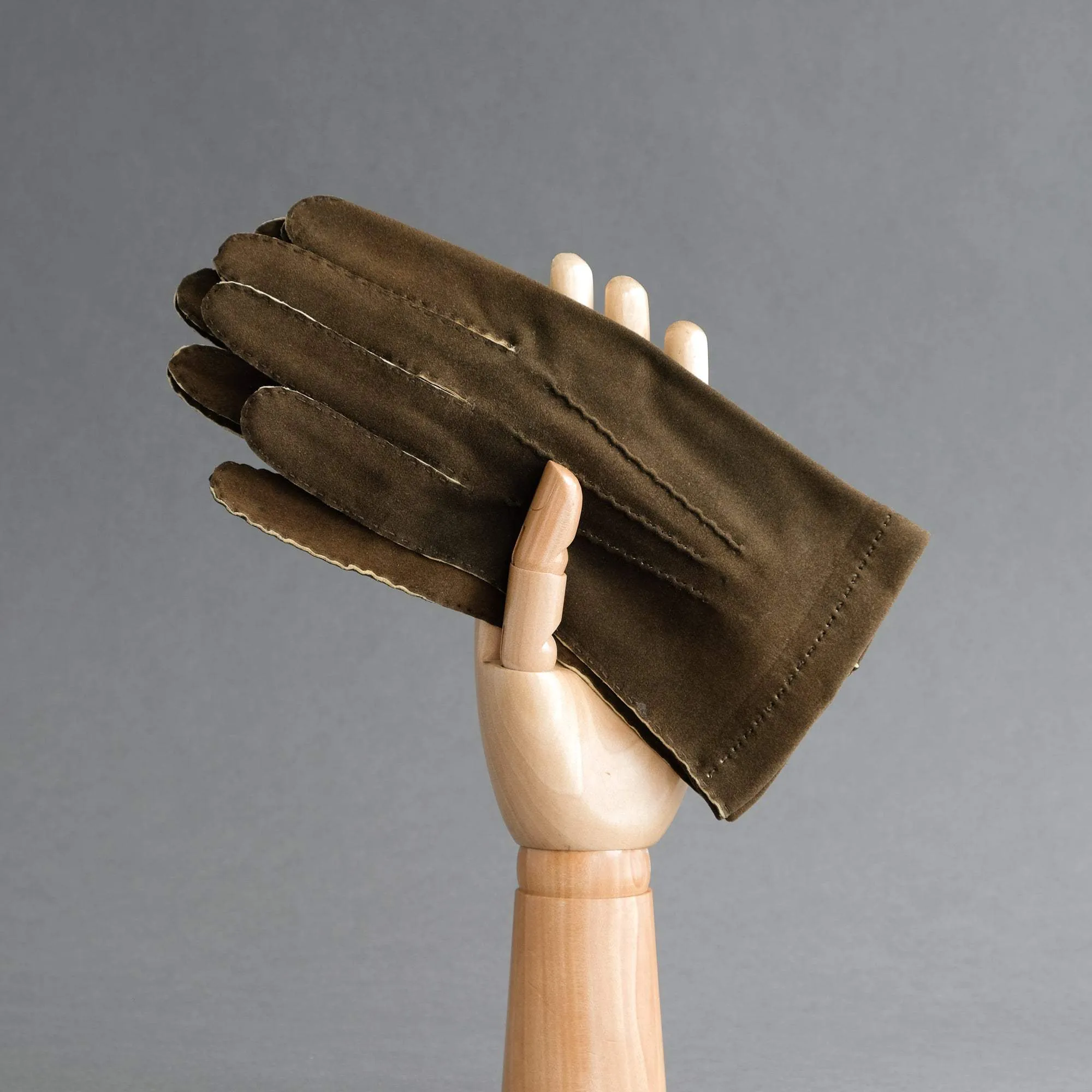 Gentlemen's Hand Sewn Unlined Gloves from Dark Brown Doeskin