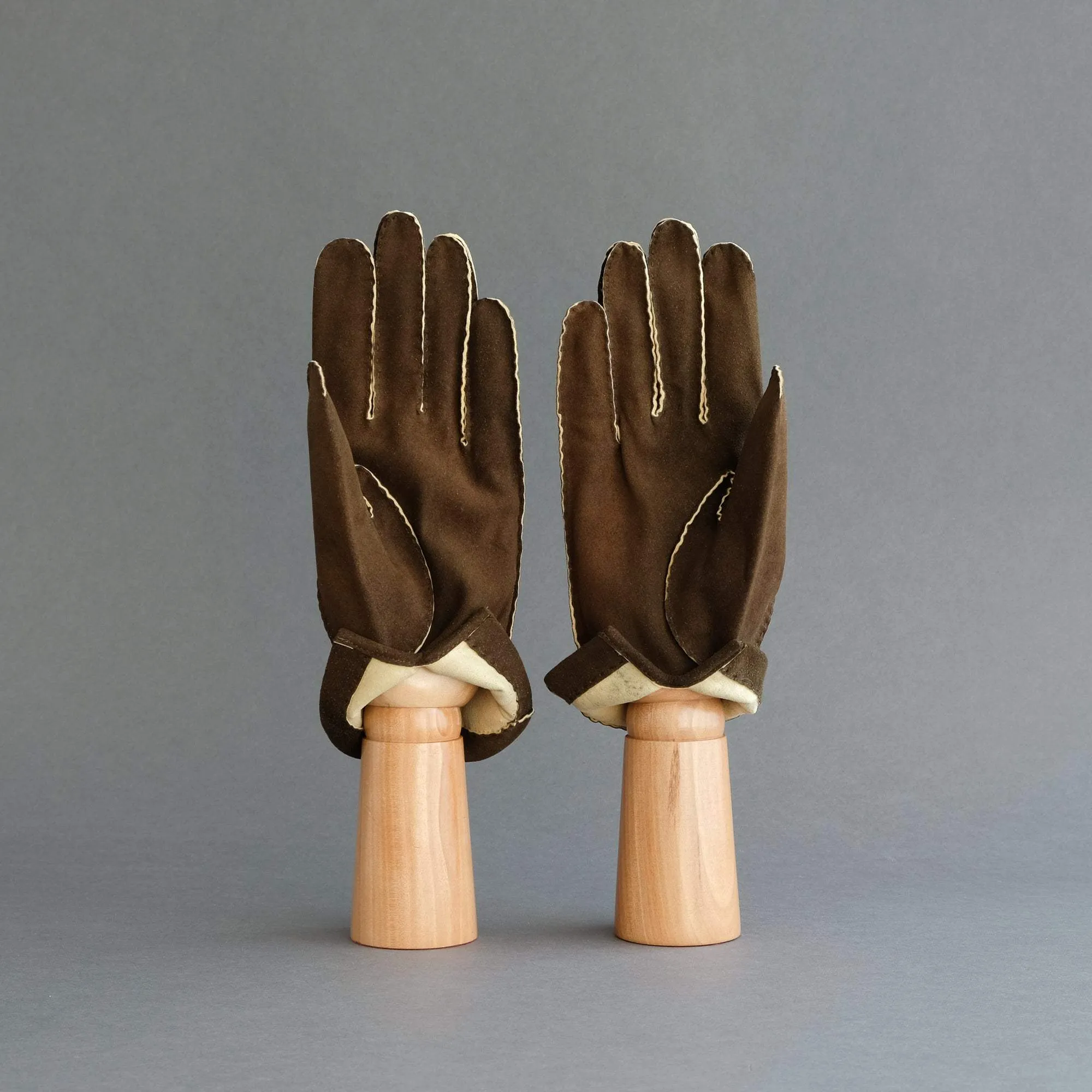 Gentlemen's Hand Sewn Unlined Gloves from Dark Brown Doeskin